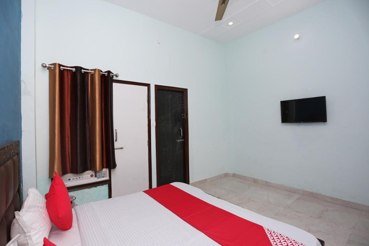 Oyo 29517 Hotel Barsana Palace Chhata Extérieur photo
