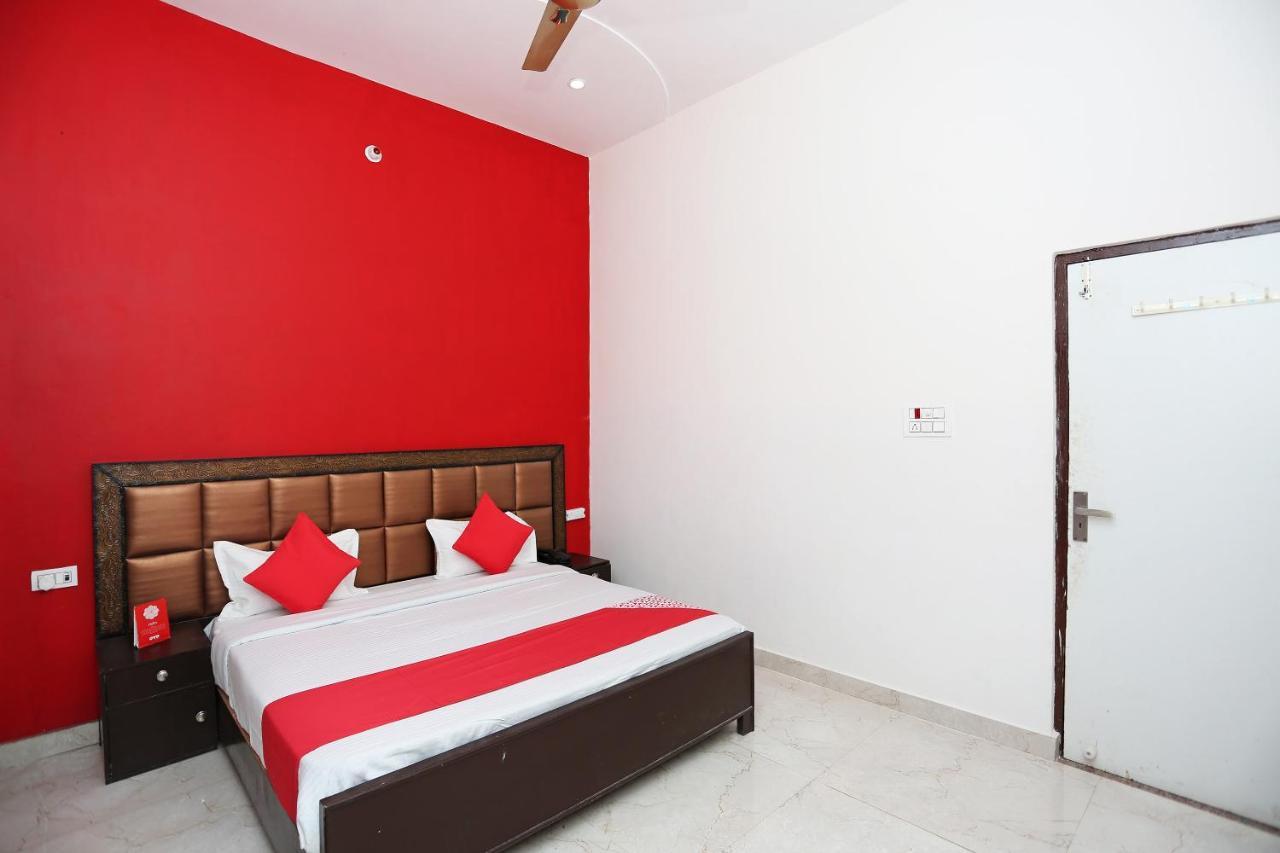 Oyo 29517 Hotel Barsana Palace Chhata Extérieur photo