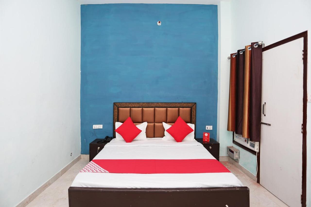 Oyo 29517 Hotel Barsana Palace Chhata Extérieur photo