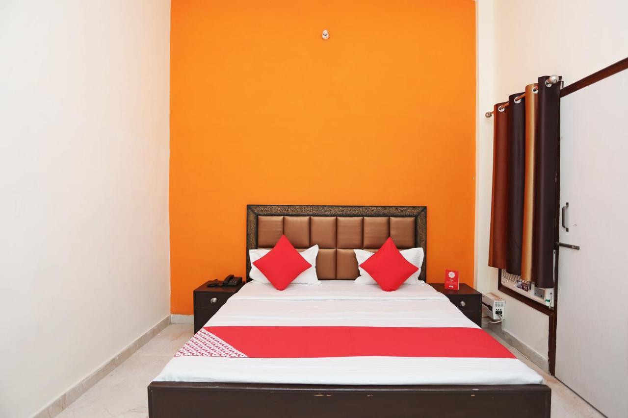 Oyo 29517 Hotel Barsana Palace Chhata Extérieur photo