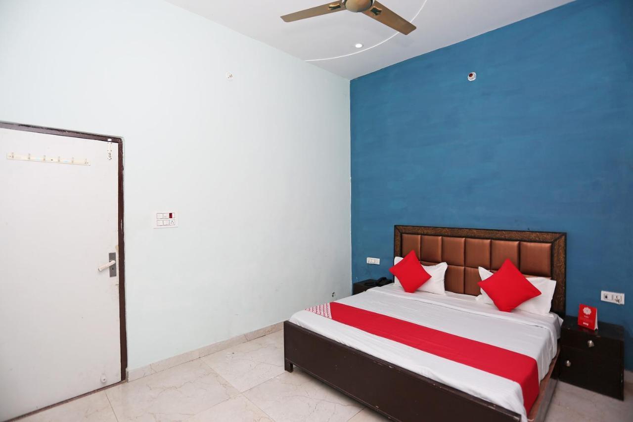 Oyo 29517 Hotel Barsana Palace Chhata Extérieur photo