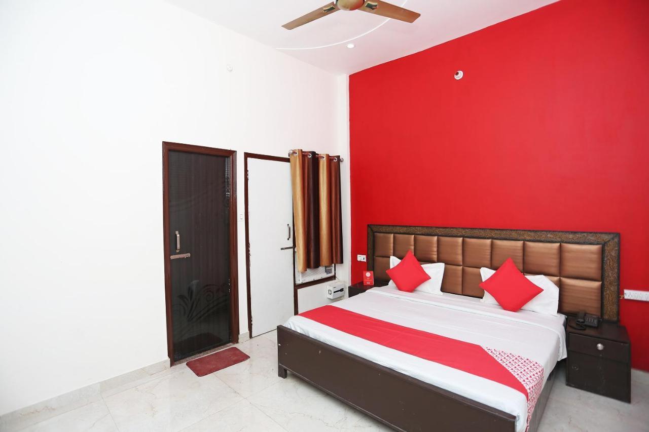 Oyo 29517 Hotel Barsana Palace Chhata Extérieur photo