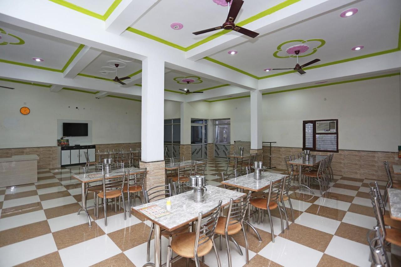 Oyo 29517 Hotel Barsana Palace Chhata Extérieur photo